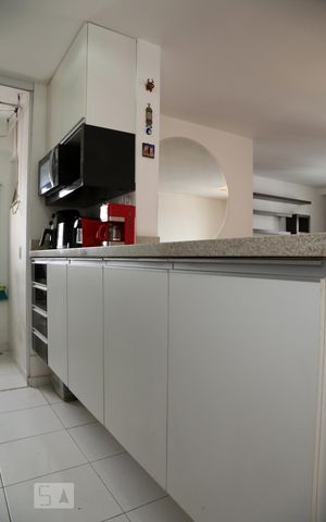 Apartamento à venda com 70m², 2 quartos e 2 vagasCozinha 
