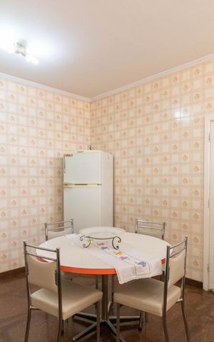 Casa à venda com 350m², 3 quartos e 5 vagas Casa à venda com 350m², 3 quartos e 5 vagasCozinha