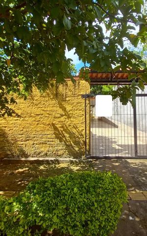 Casa à venda com 81m², 2 quartos e 3 vagas
