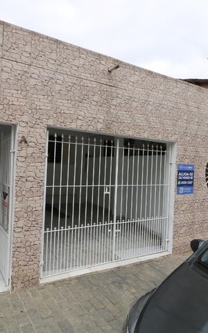 Casa à venda com 220m², 8 quartos e 2 vagasFachada