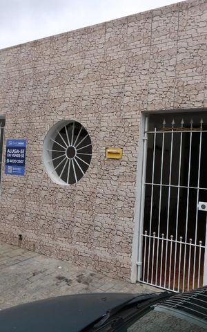 Casa à venda com 220m², 8 quartos e 2 vagasFachada