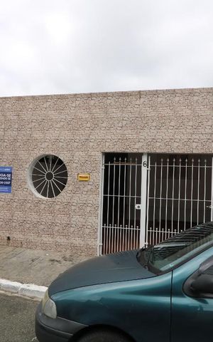 Casa à venda com 220m², 8 quartos e 2 vagasFachada