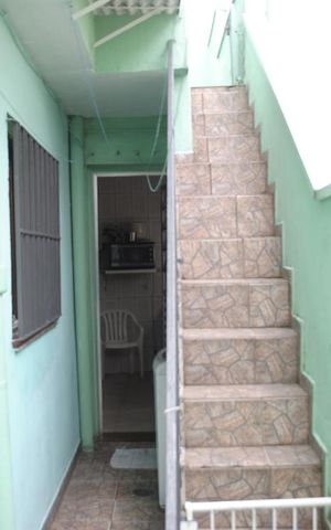 Casa à venda com 113m², 4 quartos e 2 vagasEscada