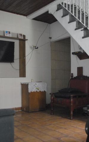 Casa à venda com 113m², 4 quartos e 2 vagasSala