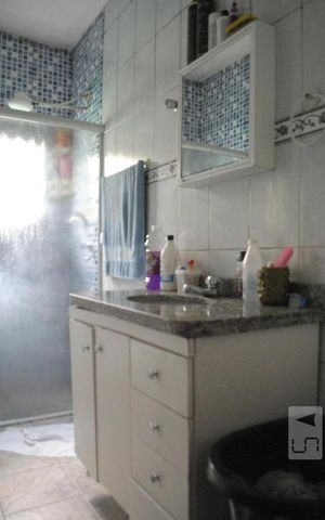 Casa à venda com 113m², 4 quartos e 2 vagasBanheiro