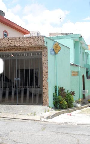 Casa à venda com 113m², 4 quartos e 2 vagasFachada