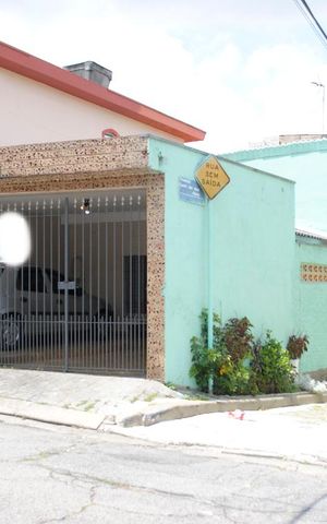 Casa à venda com 113m², 4 quartos e 2 vagasFachada