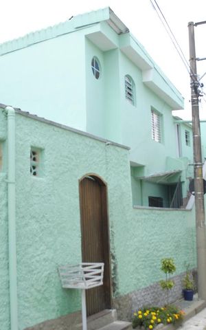 Casa à venda com 113m², 4 quartos e 2 vagasFachada