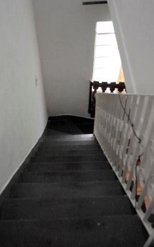 Casa à venda com 113m², 4 quartos e 2 vagasEscada