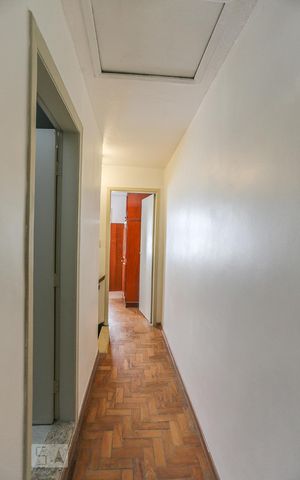 Casa à venda com 100m², 3 quartos e 1 vaga Casa à venda com 100m², 3 quartos e 1 vagaCorredor
