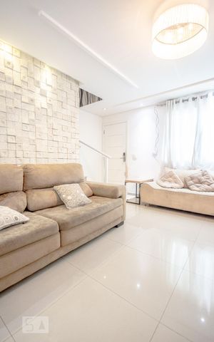 Casa de condomínio à venda com 111m², 3 quartos e 2 vagasSala