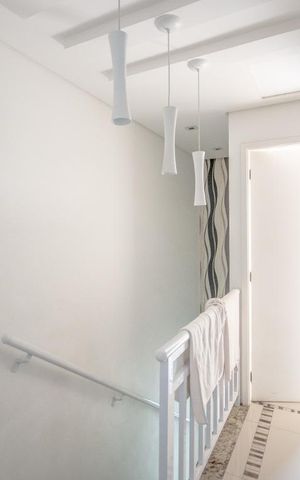 Casa de condomínio à venda com 111m², 3 quartos e 2 vagasEscada