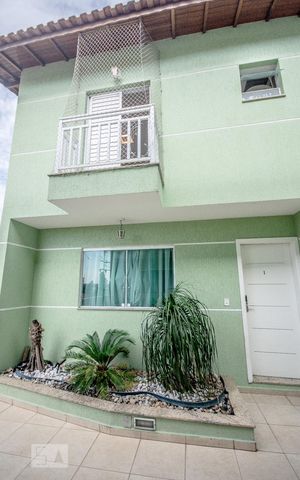 Casa de condomínio à venda com 111m², 3 quartos e 2 vagasFachada