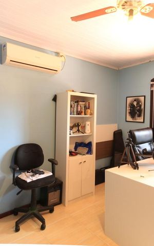 Casa à venda com 230m², 4 quartos e 2 vagas Casa à venda com 230m², 4 quartos e 2 vagasQuarto 2