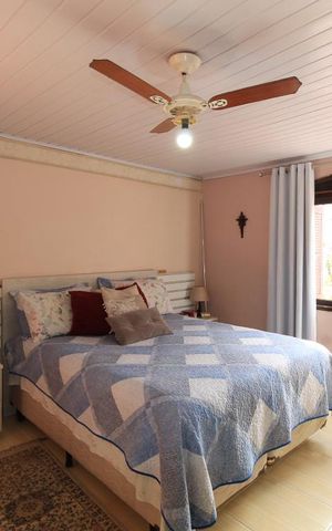 Casa à venda com 230m², 4 quartos e 2 vagas Casa à venda com 230m², 4 quartos e 2 vagasSuíte