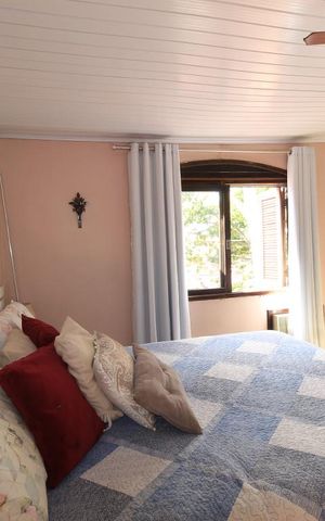 Casa à venda com 230m², 4 quartos e 2 vagas Casa à venda com 230m², 4 quartos e 2 vagasSuíte