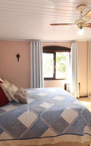 Casa à venda com 230m², 4 quartos e 2 vagas Casa à venda com 230m², 4 quartos e 2 vagasSuíte