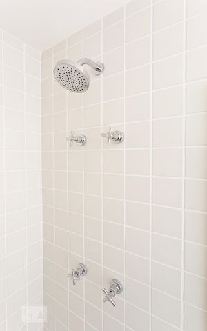 Apartamento à venda com 39m², 1 quarto e 1 vaga Apartamento à venda com 39m², 1 quarto e 1 vagaChuveiro do Banheiro da Suite