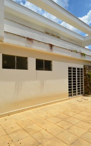 Casa à venda com 750m², 3 quartos e 5 vagasÁrea Externa