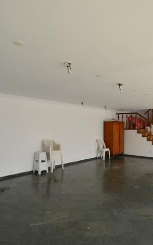 Casa à venda com 750m², 3 quartos e 5 vagasSalão de Festas