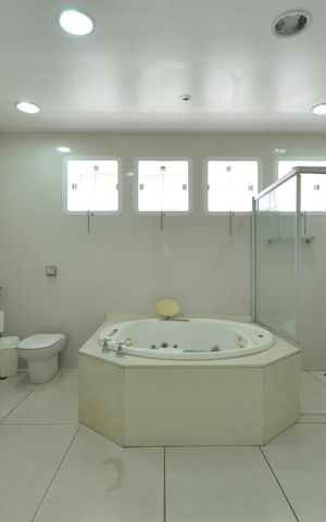 Casa à venda com 750m², 3 quartos e 5 vagasBanheiro 1