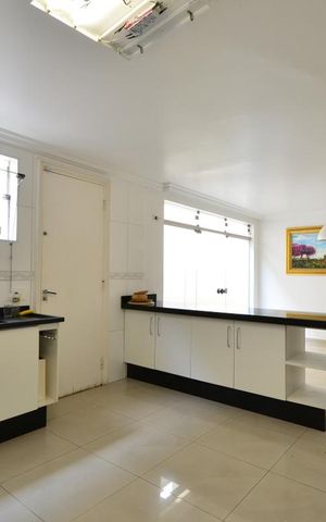 Casa à venda com 750m², 3 quartos e 5 vagasBanheiro
