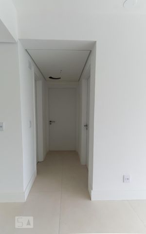 Apartamento à venda com 71m², 2 quartos e 2 vagasCorredor