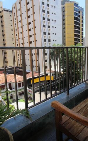 Apartamento à venda com 180m², 4 quartos e 3 vagasSacada da Sala