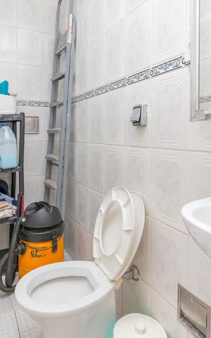 Casa à venda com 259m², 4 quartos e 4 vagasBanheiro de Serviço