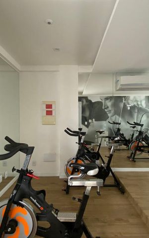 Apartamento à venda com 135m², 3 quartos e 2 vagas Apartamento à venda com 135m², 3 quartos e 2 vagasÁrea comum - sala de spinning