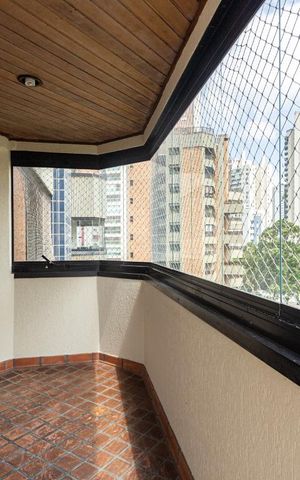 Apartamento à venda com 140m², 3 quartos e 3 vagas Apartamento à venda com 140m², 3 quartos e 3 vagasVaranda da Sala