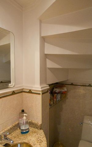 Casa à venda com 345m², 5 quartos e 4 vagas Casa à venda com 345m², 5 quartos e 4 vagasLavabo