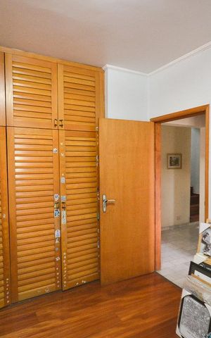 Casa à venda com 345m², 5 quartos e 4 vagas Casa à venda com 345m², 5 quartos e 4 vagasQuarto 2