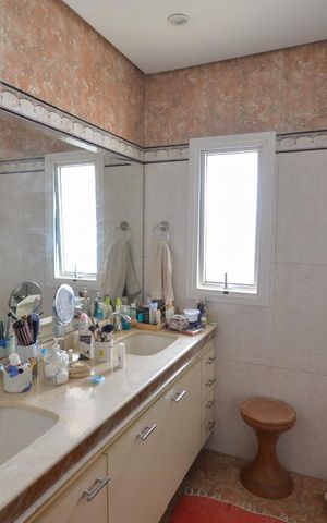 Casa à venda com 345m², 5 quartos e 4 vagas Casa à venda com 345m², 5 quartos e 4 vagasSuite Quarto 4