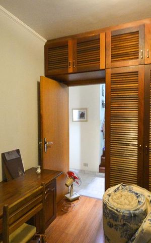 Casa à venda com 345m², 5 quartos e 4 vagas Casa à venda com 345m², 5 quartos e 4 vagasQuarto 1