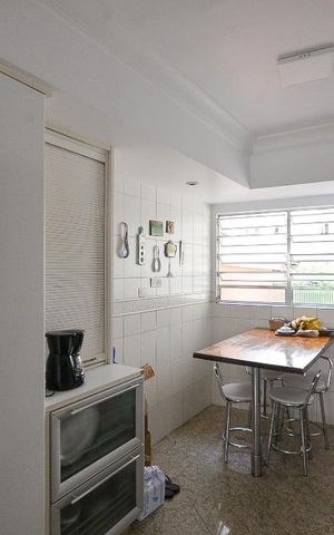 Casa à venda com 345m², 5 quartos e 4 vagas Casa à venda com 345m², 5 quartos e 4 vagasCozinha