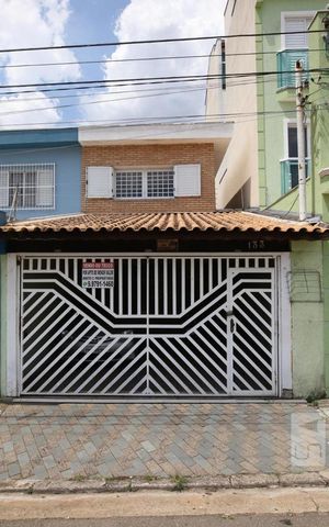 Casa à venda com 193m², 3 quartos e 2 vagasFachada