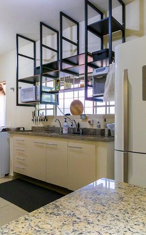 Casa à venda com 340m², 4 quartos e 6 vagas Casa à venda com 340m², 4 quartos e 6 vagasCozinha