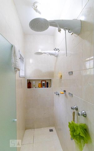 Casa à venda com 340m², 4 quartos e 6 vagas Casa à venda com 340m², 4 quartos e 6 vagasBanheiro da suíte 1