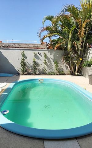 Casa à venda com 160m², 2 quartos e 2 vagas Casa à venda com 160m², 2 quartos e 2 vagasPiscina