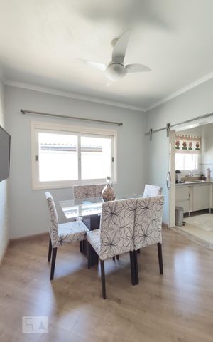 Casa à venda com 160m², 2 quartos e 2 vagas Casa à venda com 160m², 2 quartos e 2 vagasSala de Jantar