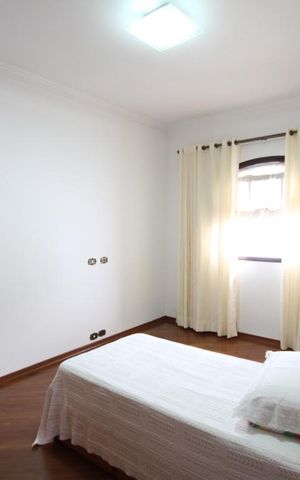 Casa de condomínio à venda com 300m², 3 quartos e 3 vagasQuarto 2