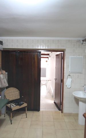 Casa de condomínio à venda com 300m², 3 quartos e 3 vagasEscritório