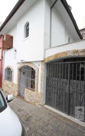 Casa de condomínio à venda com 300m², 3 quartos e 3 vagasFachada
