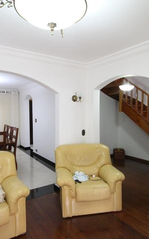 Casa de condomínio à venda com 300m², 3 quartos e 3 vagasSala