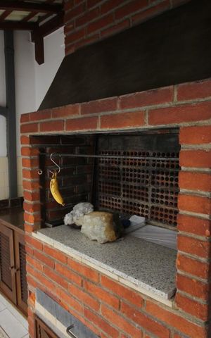 Casa de condomínio à venda com 300m², 3 quartos e 3 vagasChurrasqueira