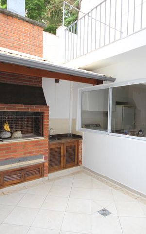 Casa de condomínio à venda com 300m², 3 quartos e 3 vagasQuintal