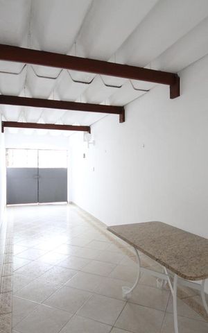 Casa de condomínio à venda com 300m², 3 quartos e 3 vagasGaragem