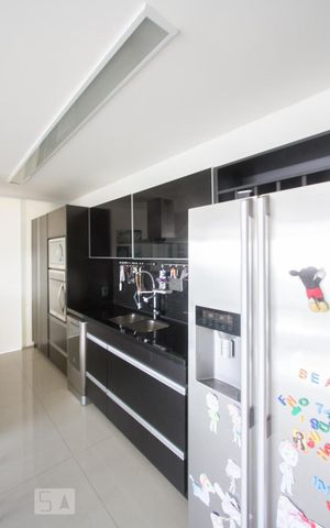 Apartamento para alugar com 118m², 2 quartos e 2 vagasCozinha