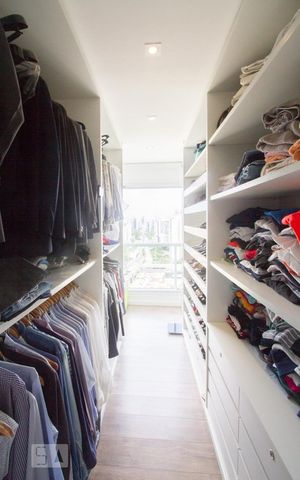 Apartamento para alugar com 118m², 2 quartos e 2 vagasCloset Suíte 1